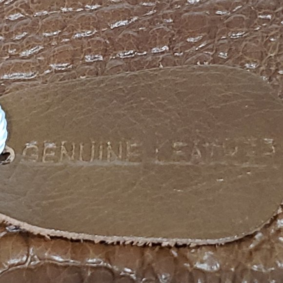 100% Geniune leather crocodial embossed unisex crossbody bag 11x9x3" with strap - Picture 8 of 8